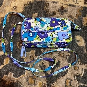 Vera Bradley crossbody purse‎